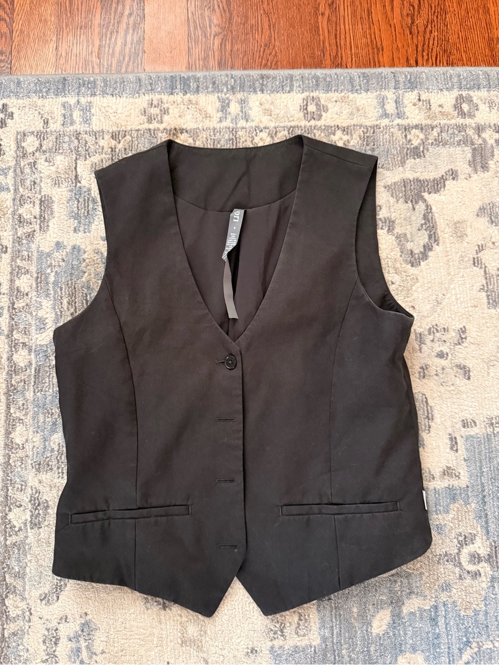 Vuori black coastline vest size small VGUC